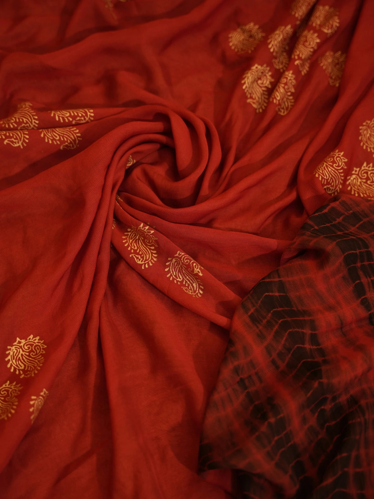 C H O K H I – 𝑆𝑢𝑟𝑘ℎ Dupatta