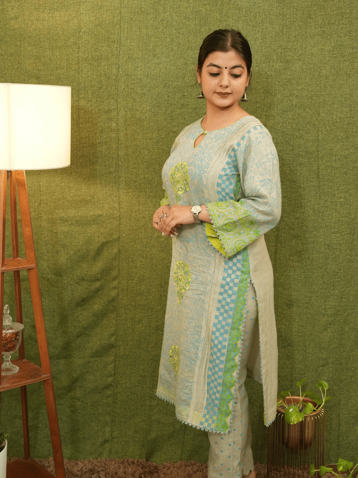 G U L Z A R – 𝐷ℎ𝑢𝑠𝑎𝑖𝑙𝑎 <br>Kurta