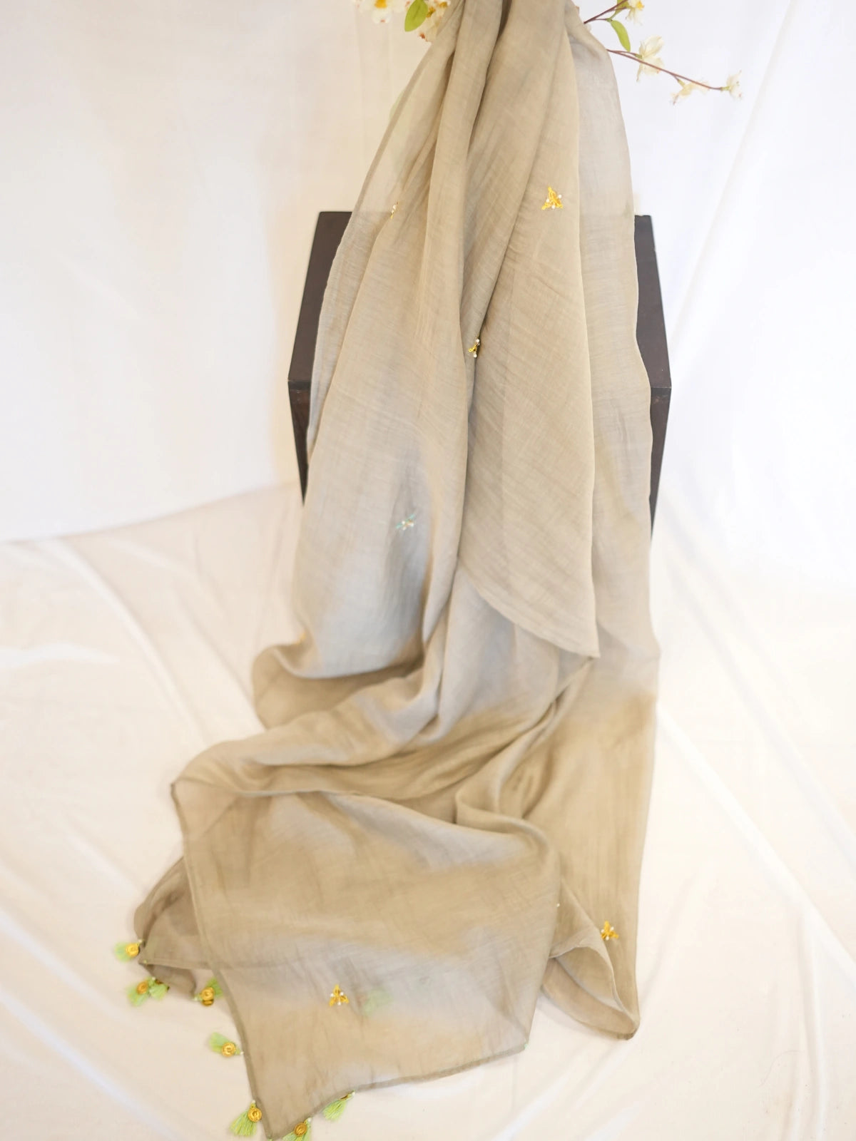 D H E E M I – 𝐺𝑟𝑒𝑖𝑔𝑒 Dupatta