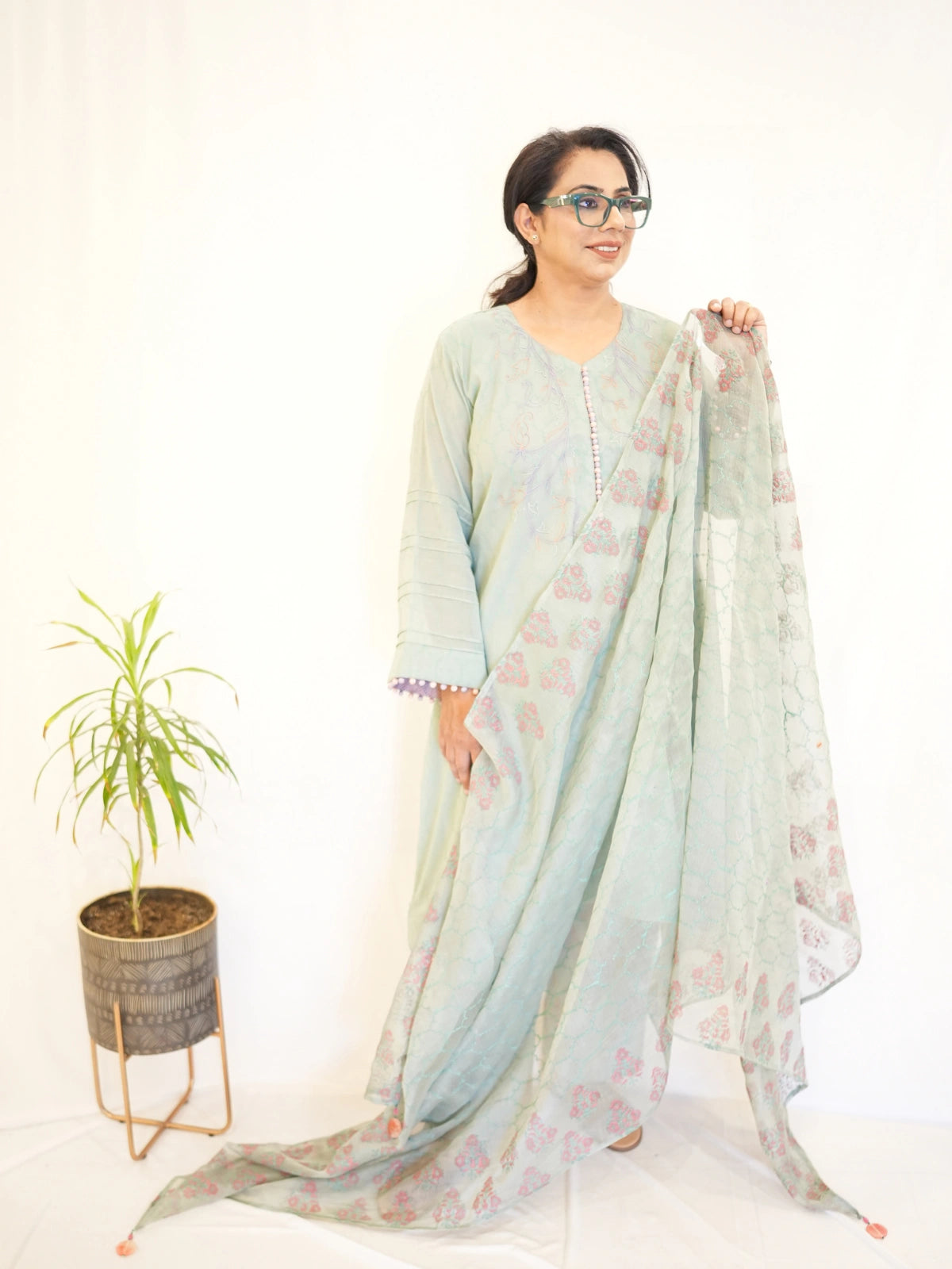 B O O T I – 𝑆𝑎𝑔𝑒 𝐺𝑟𝑒𝑒𝑛 Dupatta