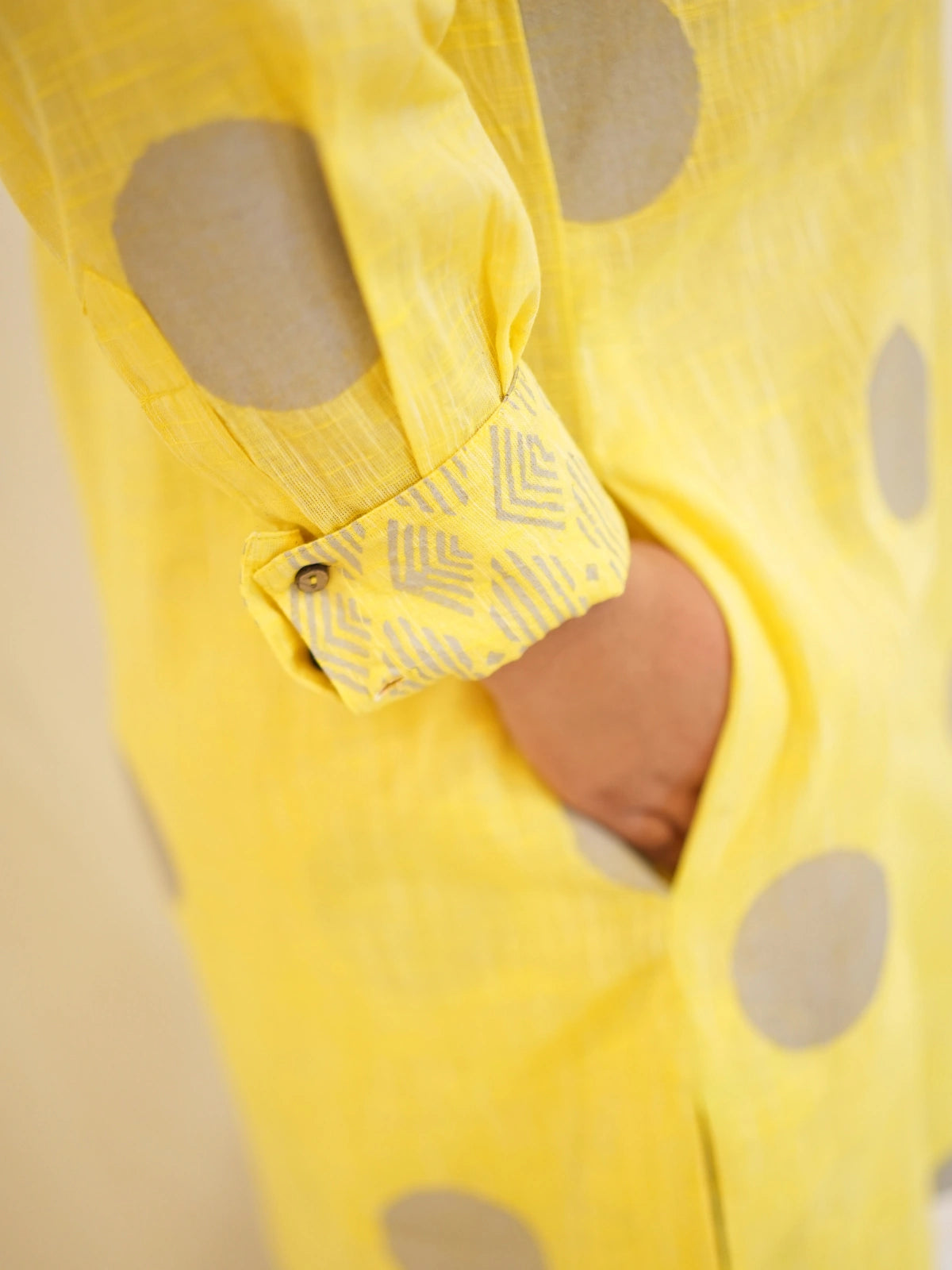 B I N D I – 𝐾ℎ𝑎𝑡𝑡𝑎 𝑃𝑒𝑒𝑙𝑎 Kurta