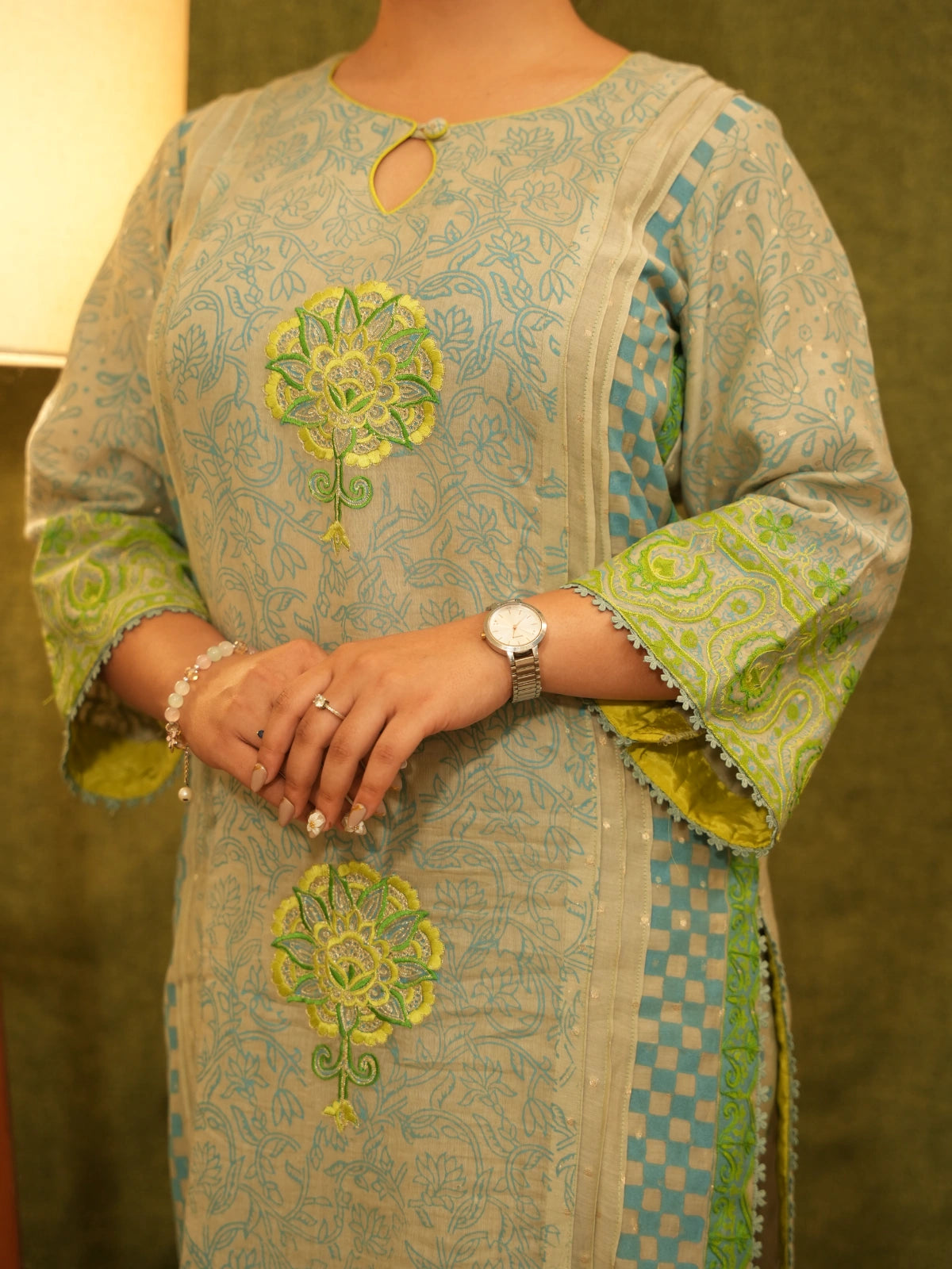 G U L Z A R – 𝐷ℎ𝑢𝑠𝑎𝑖𝑙𝑎 Kurta