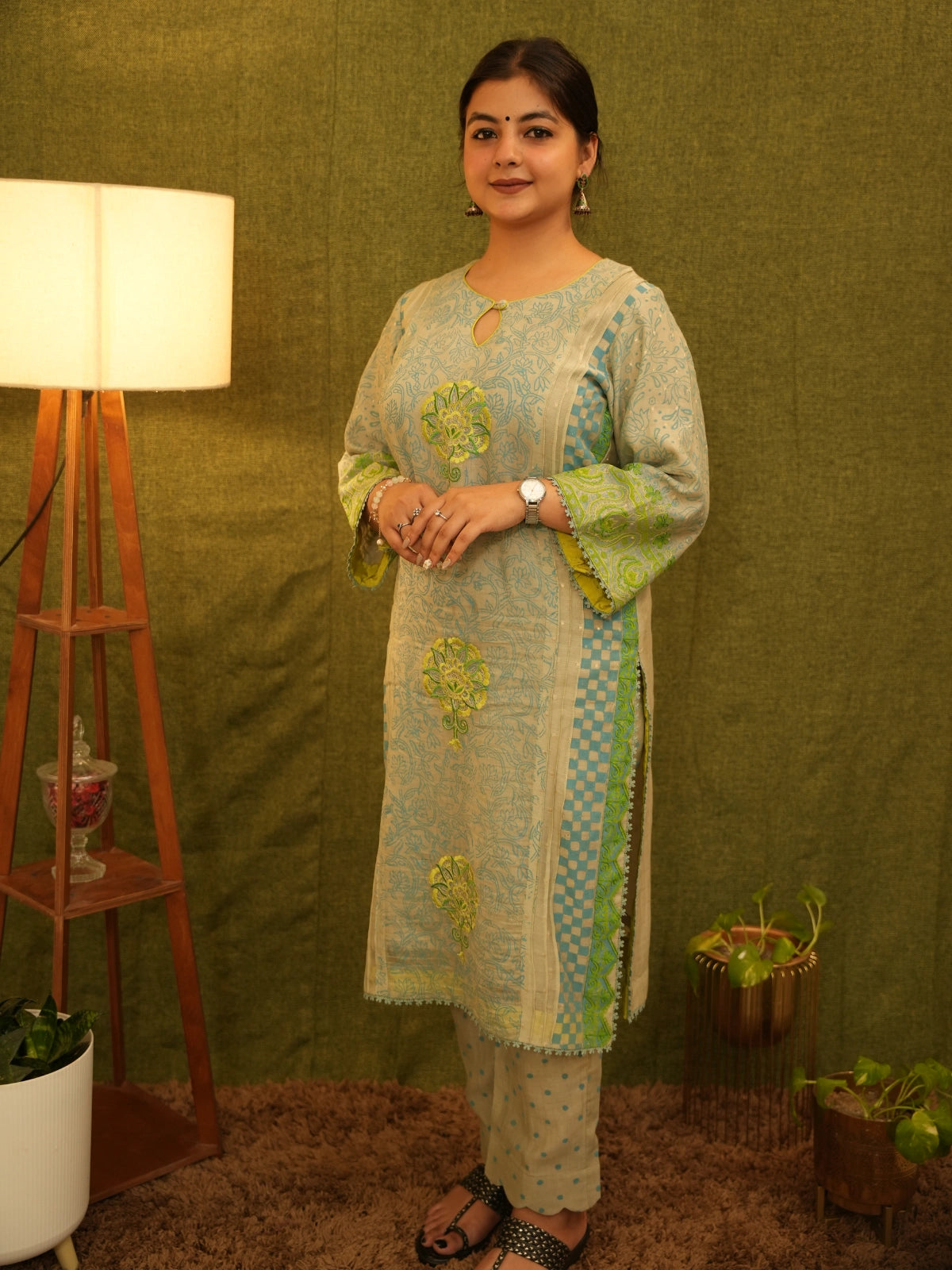 G U L Z A R – 𝐷ℎ𝑢𝑠𝑎𝑖𝑙𝑎 <br>Kurta